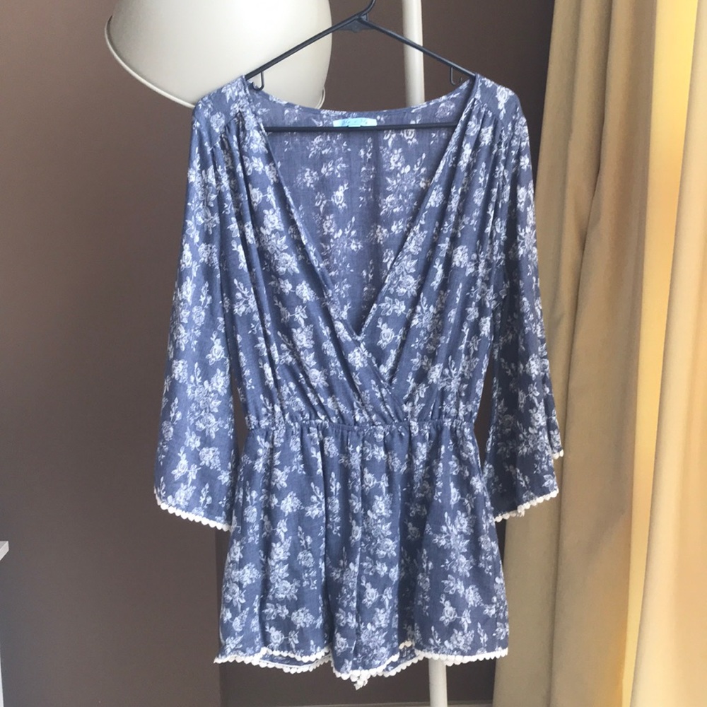 Blue sleeve romper
